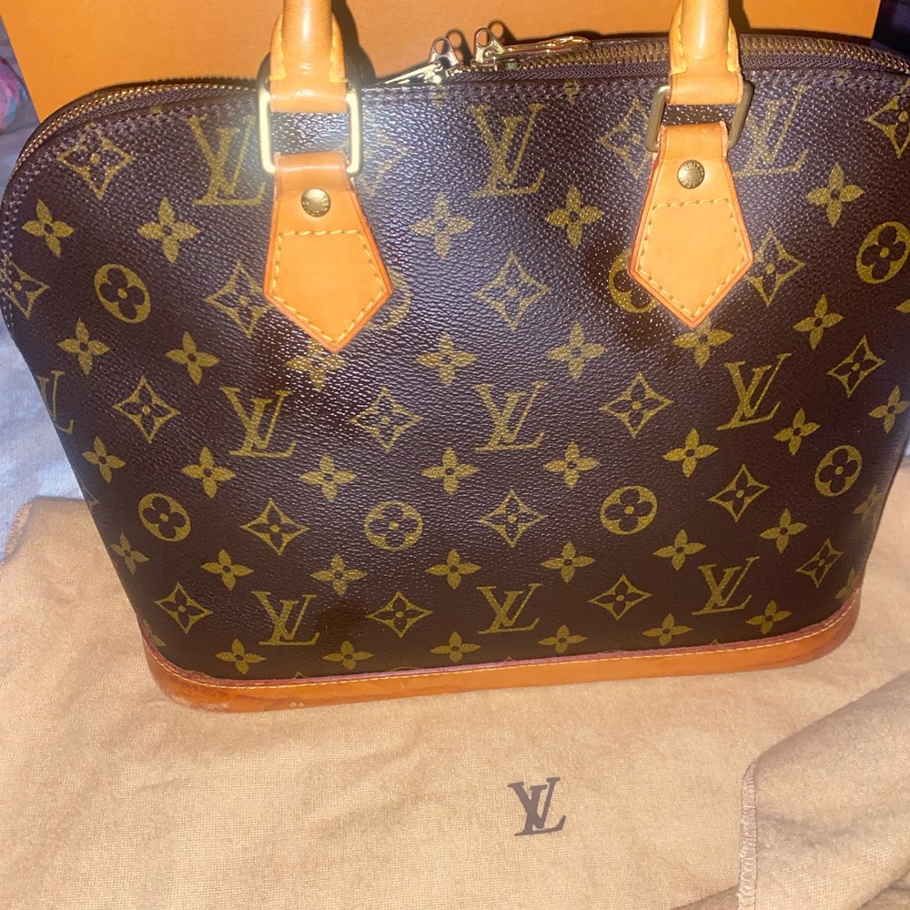 Beautiful 4 piece Alma LV - Picture 2 of 8